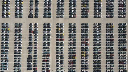 (miniature) Photo aérienne prise le 12 octobre 2022 de véhicules à énergie nouvelle dans une usine du constructeur automobile Chery Holding Group Co