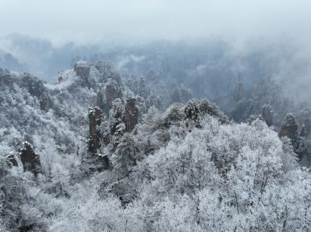 (miniature) Vue aérienne de la montagne Tianzi enneigée