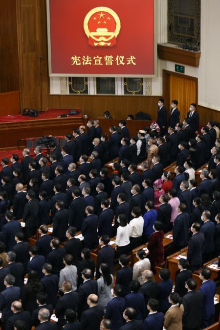 (miniature) La cérémonie d'allégeance à la Constitution chinoise pour les dirigeants nouvellement élus du pays se déroule au Grand Palais du Peuple