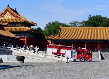 (miniature) Photo prise le 19 septembre 2022 montrant un exercice de lutte contre les incendies au musée du Palais