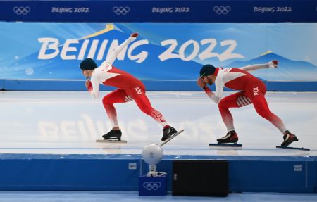 (miniature) Des patineurs de vitesse polonais participent à une séance d'entraînement dans l'Anneau national de patinage de vitesse