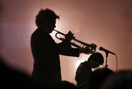 (miniature) Le groupe chinois INNOUT se produit lors du Youth+Music Festival à Paris