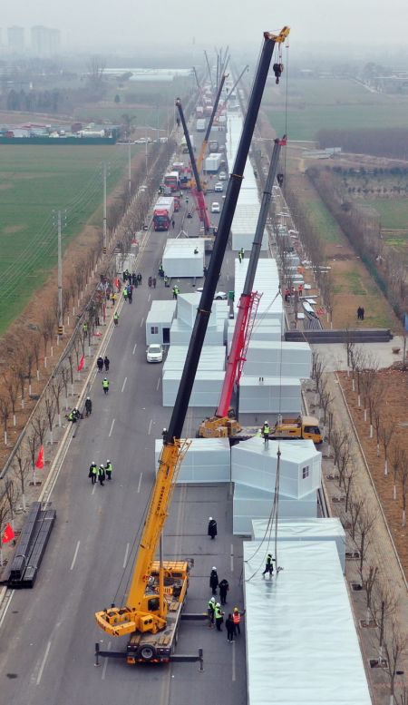 (miniature) Photo a&eacute;rienne du chantier d'un centre de quarantaine temporaire &agrave; Yuzhou