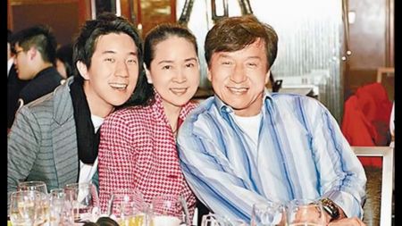 (miniature) Jackie Chan forcé de se marier pour avoir mis sa copine enceinte