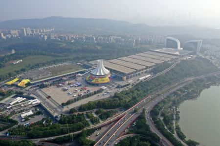 (miniature) Vue aérienne du Centre international des congrès et des expositions de Nanning et des bâtiments voisins à Nanning