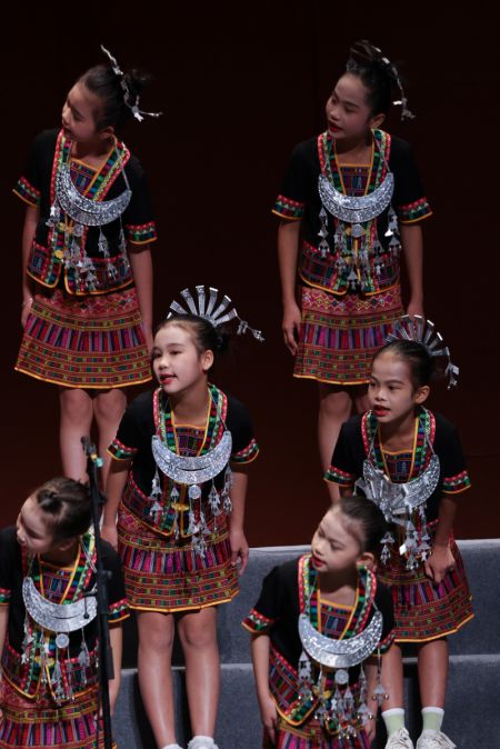 (miniature) Spectacle d'un choeur d'enfants de la ville de Wuzhishan