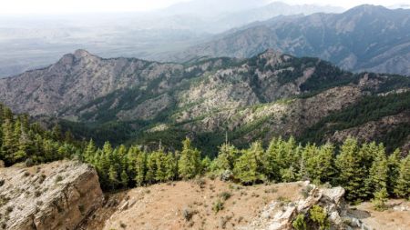 (miniature) Photo a&eacute;rienne prise le 11 juillet 2022 montrant le paysage de la r&eacute;serve naturelle nationale du mont Helan dans la r&eacute;gion autonome de Mongolie int&eacute;rieure (nord)