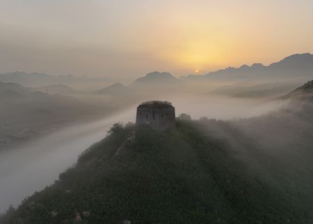 (miniature) La section de Dongjiakou de la Grande Muraille dans le district de Qianxi