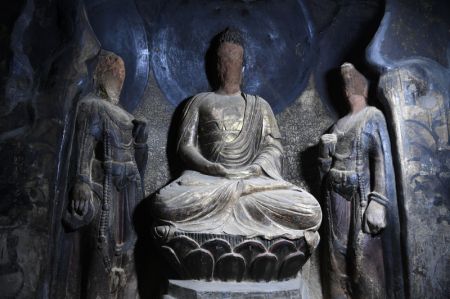 (miniature) Des statues de Bouddha restaurées dans les grottes de Xumishan