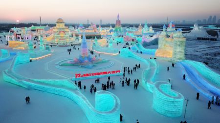 (miniature) Vue a&eacute;rienne du Monde de glace et de neige de Harbin