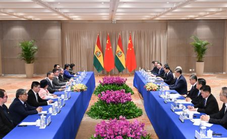 (miniature) Le président chinois Xi Jinping rencontre le président bolivien Luis Arce en marge du sommet des dirigeants du G20 à Rio de Janeiro