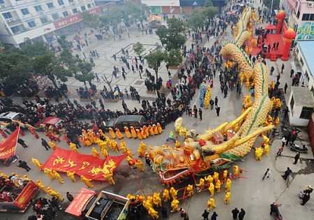 (miniature) Danse du dragon géant avec 800 hommes