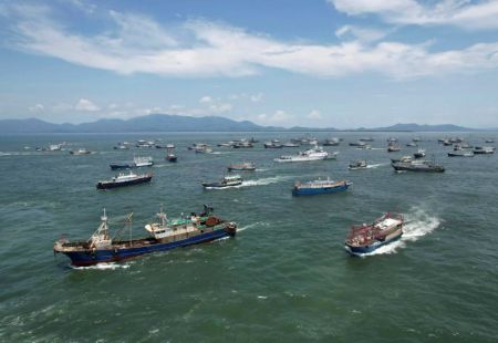 (miniature) Photo aérienne de bateaux quittant le port de pêche de Zhapo