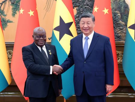 (miniature) Le président chinois Xi Jinping rencontre le président ghanéen Nana Addo Dankwa Akufo-Addo