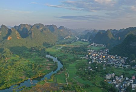 (miniature) Paysage le long du fleuve Yulong