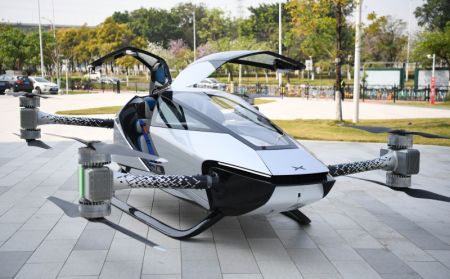 (miniature) Une voiture volante XPeng X2 au siège social de XPeng Aeroht