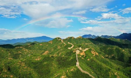 (miniature) Un arc-en-ciel au-dessus de la section de Jinshanling de la Grande Muraille