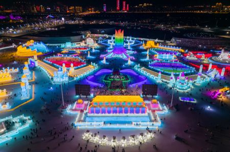 (miniature) Photo aérienne du Monde de glace et de neige de Harbin