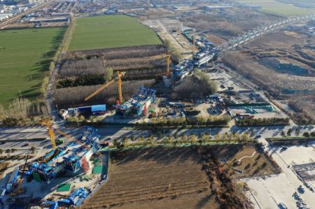 (miniature) Photo aérienne d'un chantier de construction de la section de Sanhe du Chemin de fer interurbain Beijing-Tangshan
