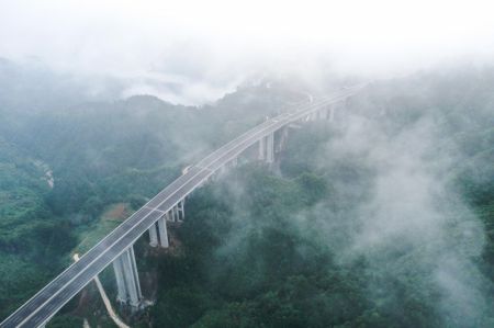 (miniature) Le grand pont de Shitouzhai sur l'autoroute Guiyang-Huangping