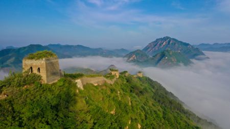 (miniature) Vue aérienne de la Grande Muraille dans le district de Qianxi