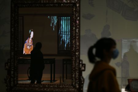 (miniature) Photo prise dans une salle d'exposition de miroirs en bronze chinois anciens au Musée national de Chine à Beijing