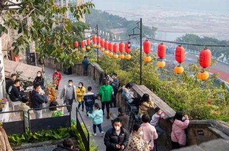 (miniature) Des visiteurs dans l'allée Shancheng du quartier des affaires de Jiefangbei