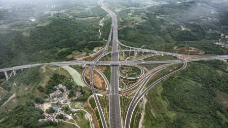 (miniature) La section de Shangzhai de l'autoroute Guiyang-Huangping