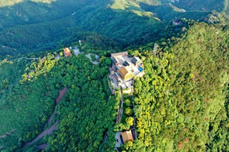 (miniature) Paysage du mont Jingzhong dans le district de Qianxi de la province septentrionale du Hebei