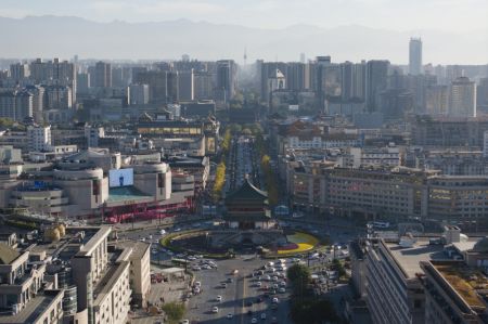 (miniature) Photo aérienne de la Tour de la cloche et d'une vue de la ville de Xi'an