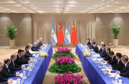 (miniature) Le président chinois Xi Jinping rencontre le président argentin Javier Milei en marge du sommet des dirigeants du G20 à Rio de Janeiro