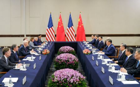 (miniature) Le président chinois Xi Jinping rencontre son homologue américain Joe Biden à Lima