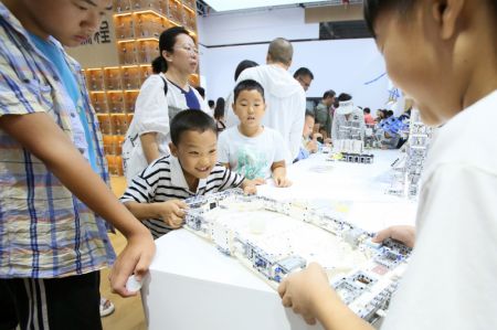 (miniature) Des enfants s'amusent à la Foire internationale du commerce des services de Chine 2024 (CIFTIS)