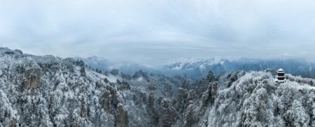 (miniature) Vue aérienne de la montagne Tianzi enneigée