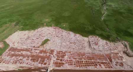 (miniature) Vue aérienne des marais salants du bourg de Baizha