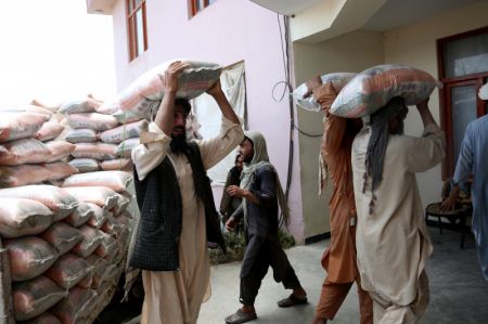 (miniature) Une entreprise chinoise établie dans la province afghane de Khost a offert des denrées alimentaires aux sinistrés du séisme