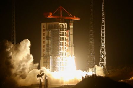 (miniature) Un groupe de satellites est lancé par une fusée porteuse Longue Marche-6 modifiée depuis le Centre de lancement de satellites de Taiyuan