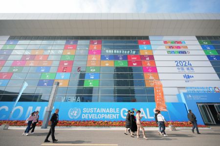 (miniature) Des gens visitent une exposition organisée dans le cadre des célébrations en Chine de la Journée mondiale des villes 2024