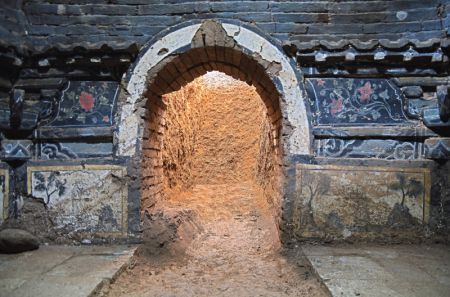 (miniature) Photo non datée fournie par l'Institut provincial d'archéologie du Shanxi des peintures murales dans une chambre funéraire à Luzhou