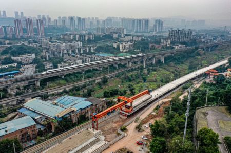 (miniature) Des ouvriers sur le chantier du grand pont de Louwan du chemin de fer à grande vitesse Chongqing-Kunming