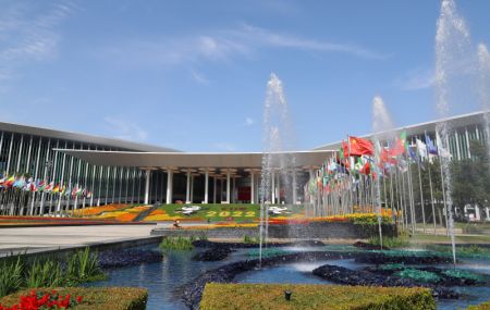 (miniature) La place sud du Centre national des expositions et des congrès (Shanghai)