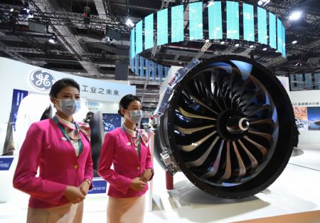 (miniature) Des moteurs LEAP sur le stand de CFM International dans la zone d'exposition des &eacute;quipements lors de la troisi&egrave;me Exposition internationale d'importation de la Chine (CIIE) &agrave; Shanghai