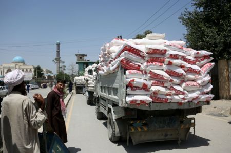 (miniature) Une entreprise chinoise établie dans la province afghane de Khost a offert des denrées alimentaires aux sinistrés du séisme