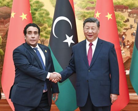 (miniature) Le président chinois Xi Jinping rencontre Mohamed Al-Menfi