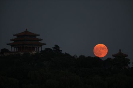(miniature) Photo de la super Lune prise au parc Beihai