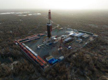(miniature) Photo aérienne du puits Yuejin 3-3XC de la China Petrochemical Corporation (Sinopec)
