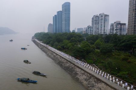 (miniature) Des pratiquants du ta&iuml;chi