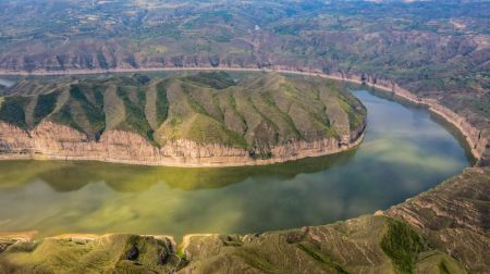 (miniature) Photo aérienne d'un canyon sur le fleuve Jaune