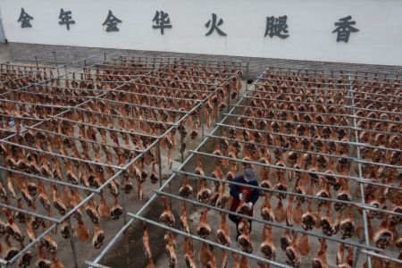 (miniature) Photo aérienne de jambons dans une usine alimentaire de l'arrondissement de Jindong