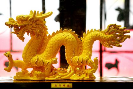 (miniature) dragon en or